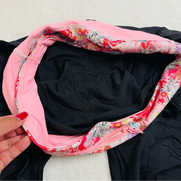 lululemon Cropped Black and Pink Floral Waistband Leggings - Picture 7 of 10